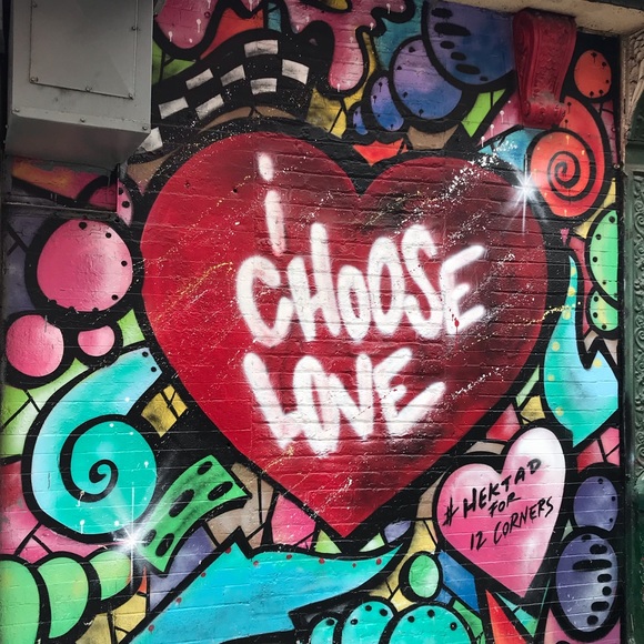 Meet your Posher, Jenna! 🌸 - Picture 1 of 1